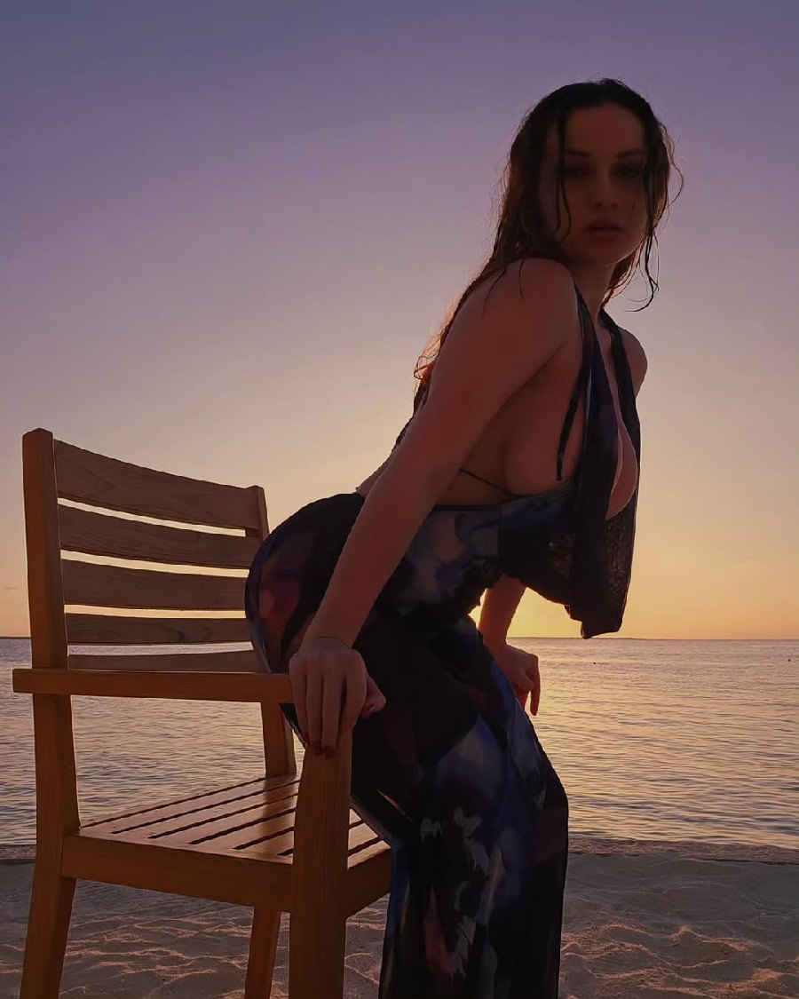 Sexy girl Miranda Faith nude in Basseterre