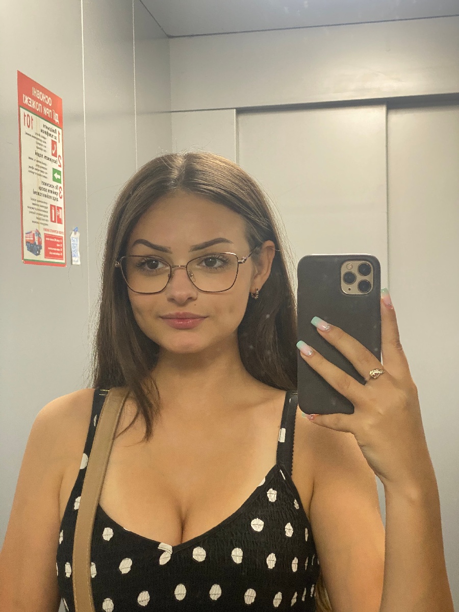 Sexy model Stacy in Basseterre