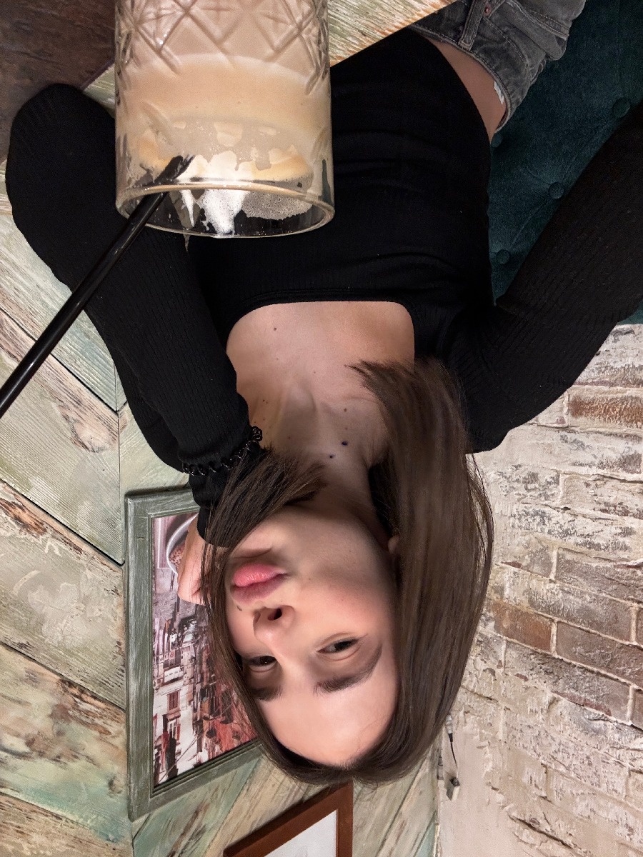 Fresh photos, fresh mood — Tina online in Basseterre