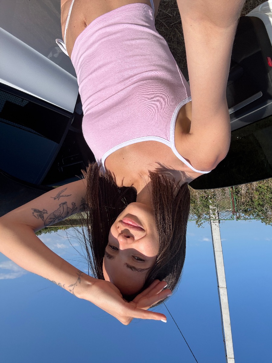 Sexy model Tina in Basseterre